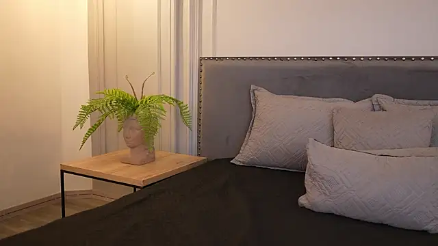 Snapshot of IrisBaker chatting on October 2025 09:35:02 PM IrisBaker online show from October 2025 09:35:02 PM