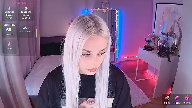 LoryWood online show from October 2025 02:37:02 PM