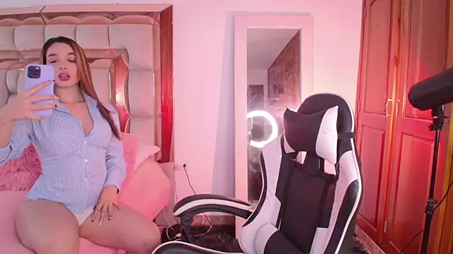 emilyaboott online show from April 2026 09:15:01 PM