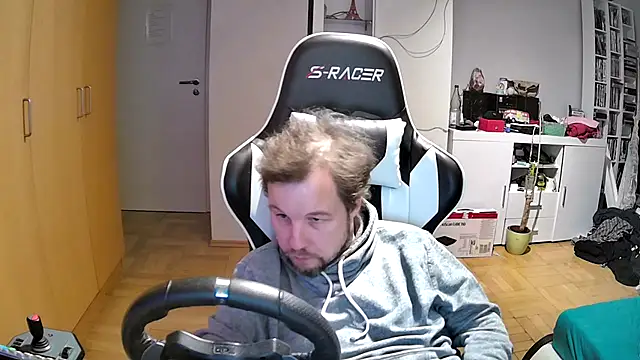 larsgessner30 online show from October 2025 12:10:02 AM