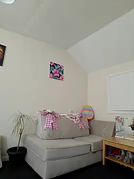 Milky flexy cat online show from April 2026 01:39:01 PM