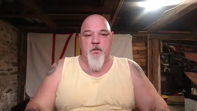 Newfiesausage1972 online show from March 2026 09:51:02 PM