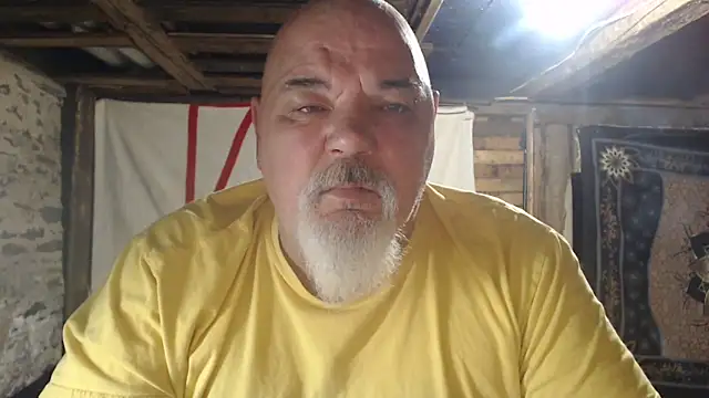 Newfiesausage1972 online show from April 2026 08:13:01 AM