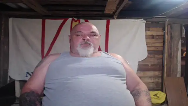 Newfiesausage1972 online show from April 2026 03:42:01 PM