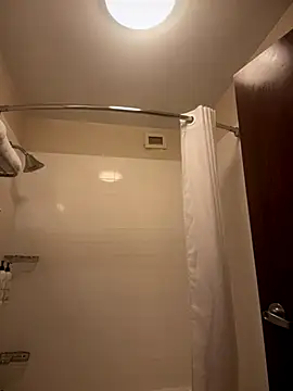 Snapshot of 1BeautyN1Beast chatting on October 2025 11:39:01 PM 1BeautyN1Beast online show from October 2025 11:39:01 PM