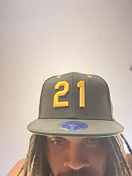 Snapshot of 1BeautyN1Beast chatting on October 2025 01:17:01 AM 1BeautyN1Beast online show from October 2025 01:17:01 AM