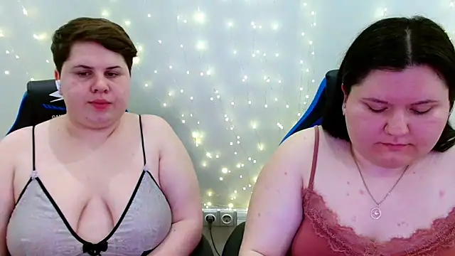 Snapshot of BeckyAndHellen chatting on April 2026 07:53:01 PM BeckyAndHellen online show from April 2026 07:53:01 PM