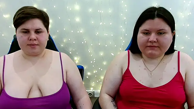 Snapshot of BeckyAndHellen chatting on April 2026 12:33:02 PM BeckyAndHellen online show from April 2026 12:33:02 PM