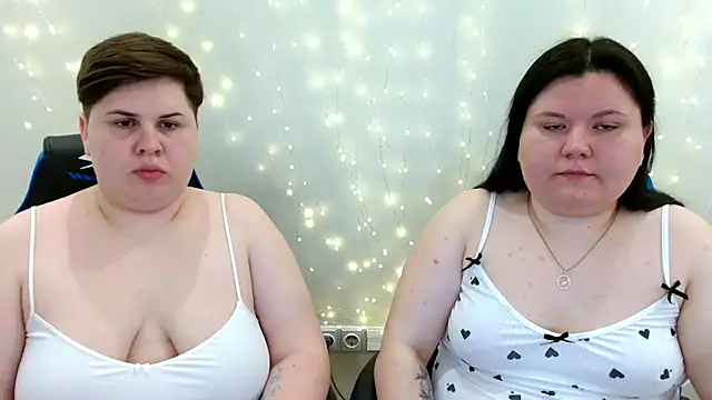 Snapshot of BeckyAndHellen chatting on May 2026 10:56:01 AM BeckyAndHellen online show from May 2026 10:56:01 AM