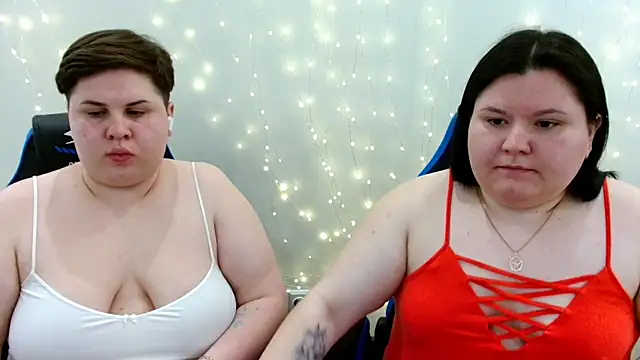 Snapshot of BeckyAndHellen chatting on May 2026 01:07:01 PM BeckyAndHellen online show from May 2026 01:07:01 PM