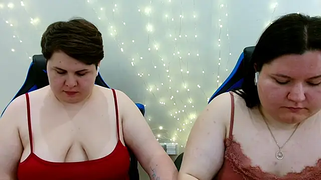 Snapshot of BeckyAndHellen chatting on June 2026 09:17:02 PM BeckyAndHellen online show from June 2026 09:17:02 PM