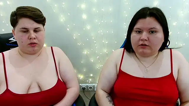 Snapshot of BeckyAndHellen chatting on June 2026 07:08:02 PM BeckyAndHellen online show from June 2026 07:08:02 PM