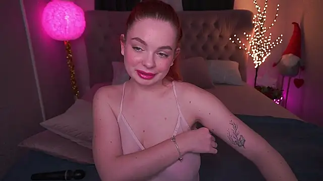 Snapshot of CarolinaDia chatting on January 2025 02:53:02 AM CarolinaDia online show from January 2025 02:53:02 AM