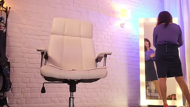 Nylon Legs online show from November 2025 08:31:01 PM