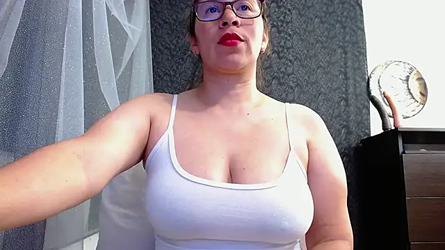 Abril Bianchi online show from September 2025 10:14:01 PM