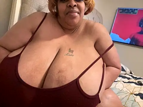 Snapshot of Missredboneo12 chatting on November 2025 05:27:02 AM Missredboneo12 online show from November 2025 05:27:02 AM