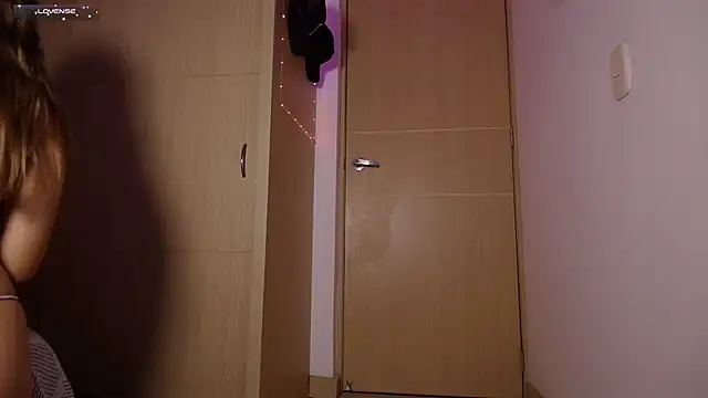 tinysofia  online show from January 2025 02:04:02 AM