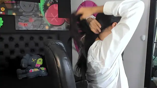 Snapshot of LOISE-XX chatting on September 2025 02:05:02 PM LOISE-XX online show from September 2025 02:05:02 PM