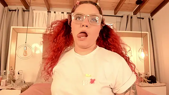 Snapshot of Twwiiggy chatting on February 2025 08:04:01 PM Twwiiggy online show from February 2025 08:04:01 PM