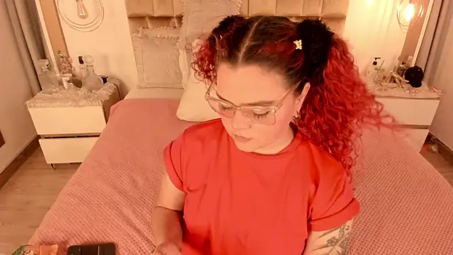 Snapshot of Twwiiggy chatting on February 2025 08:10:01 PM Twwiiggy online show from February 2025 08:10:01 PM