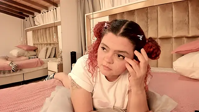 Snapshot of Twwiiggy chatting on February 2025 11:13:02 PM Twwiiggy online show from February 2025 11:13:02 PM