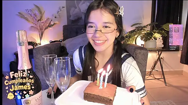 Naughtylittlegirl  online show from September 2025 10:26:01 PM