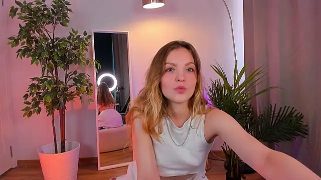 Snapshot of stay_with_alice chatting on September 2025 01:44:02 PM stay with alice online show from September 2025 01:44:02 PM