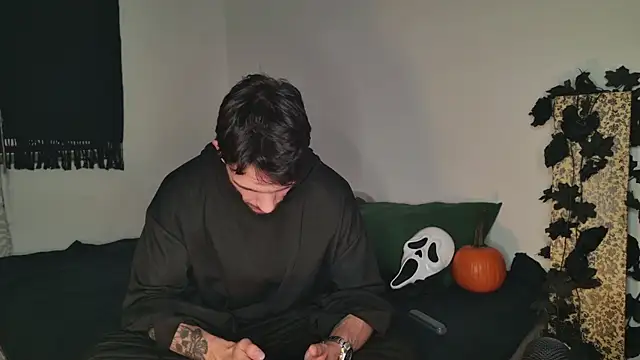 JackDesFeux online show from October 2025 05:44:02 AM