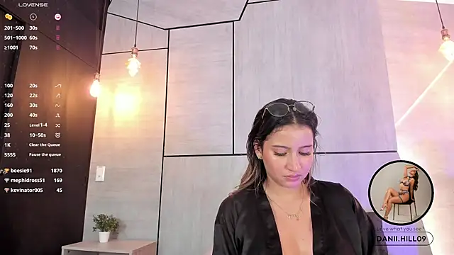 danii hill  online show from December 2024 07:25:02 AM