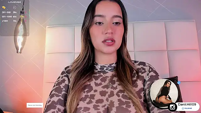 danii hill  online show from December 2025 05:47:01 AM