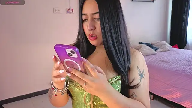 serenna se online show from April 2026 08:10:02 PM