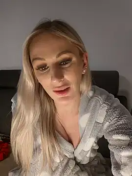 Liana Lou online show from January 2025 04:57:01 PM