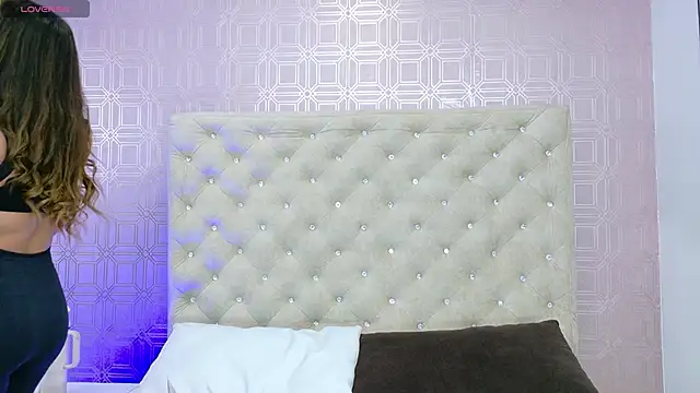 Sara Desire online show from September 2025 12:15:02 PM