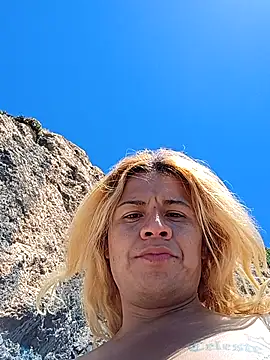 allissonw13 online show from April 2026 07:47:02 PM