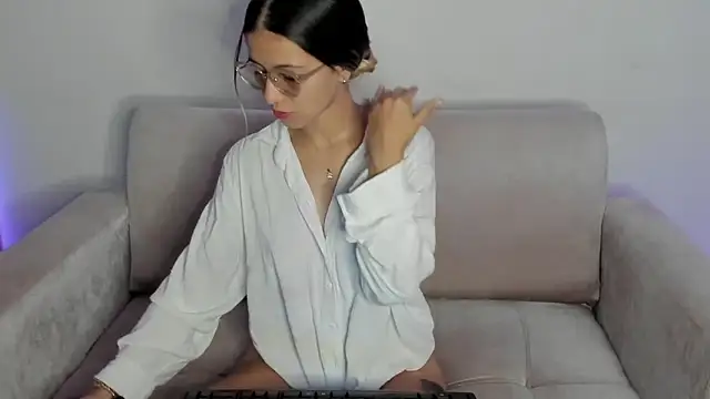 Snapshot of Lilacutte_ chatting on February 2025 07:27:01 AM Lilacutte online show from February 2025 07:27:01 AM