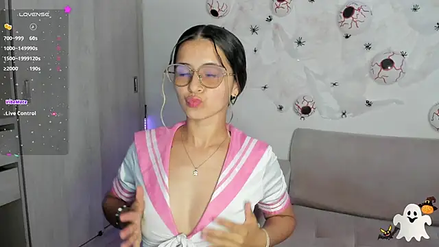 Snapshot of Lilacutte_ chatting on October 2025 02:12:01 AM Lilacutte online show from October 2025 02:12:01 AM