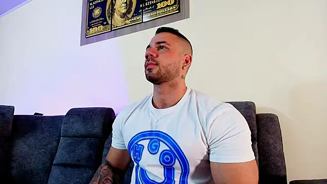 Snapshot of JeremyLowe chatting on October 2025 07:03:01 PM JeremyLowe online show from October 2025 07:03:01 PM