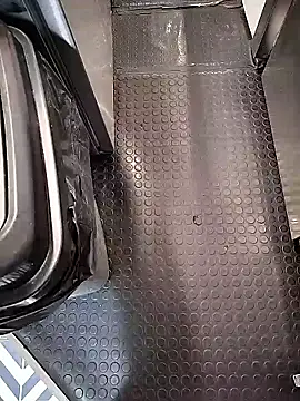 A man in public online show from January 2026 03:17:01 PM