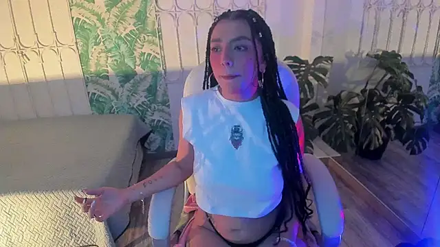 cute hollywood online show from December 2025 08:15:02 PM