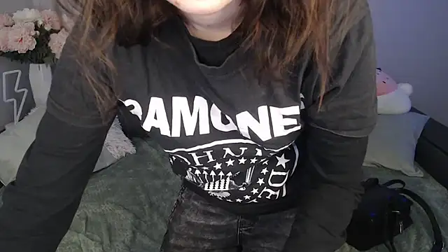 Mini Diva online show from December 2024 09:03:01 AM