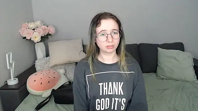 Mini Diva online show from October 2025 08:14:01 AM