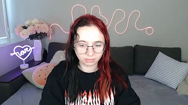 Mini Diva online show from November 2025 09:09:01 AM