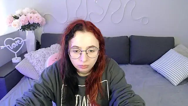 Mini Diva online show from November 2025 09:08:02 AM