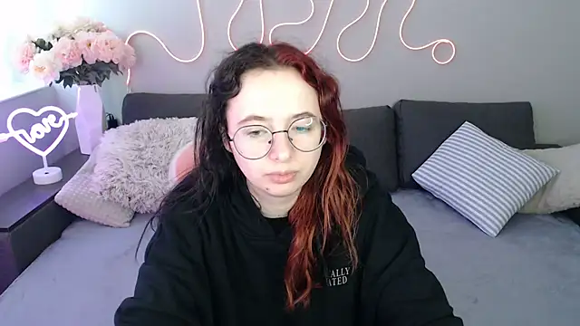 Mini Diva online show from November 2025 09:10:01 AM