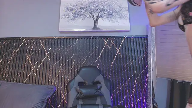 Snapshot of bathory_vamps chatting on October 2025 03:17:01 AM bathory vamps online show from October 2025 03:17:01 AM