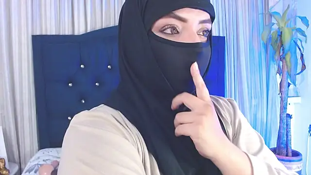 Snapshot of Uzra_hayed chatting on December 2024 07:46:02 PM Uzra hayed online show from December 2024 07:46:02 PM
