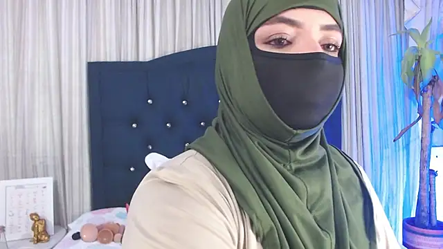 Snapshot of Uzra_hayed chatting on December 2024 07:42:02 PM Uzra hayed online show from December 2024 07:42:02 PM