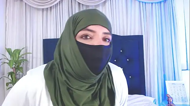 Snapshot of Uzra_hayed chatting on March 2025 11:02:01 PM Uzra hayed online show from March 2025 11:02:01 PM