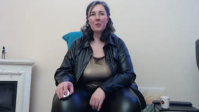 MilfGina online show from March 2025 09:00:02 PM