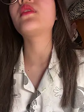 Krixxi22 online show from October 2025 01:24:02 PM